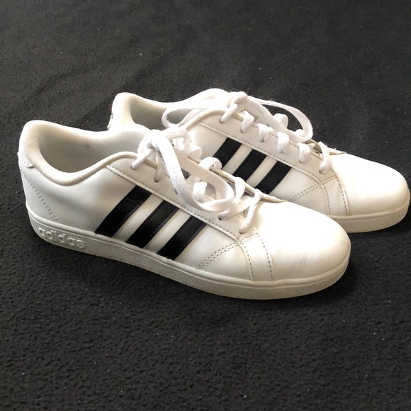 Adidas Baseline youth leather sneaker